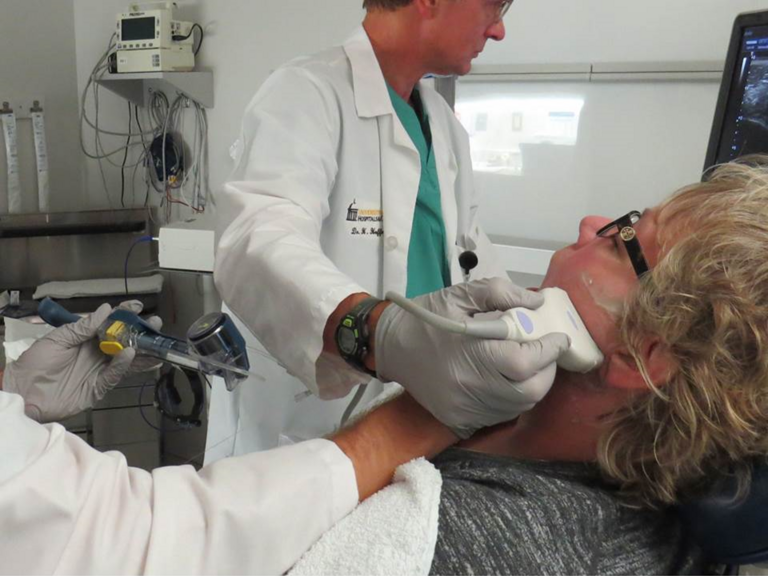 Use of assistant to insufflate saline into the sialoballoon in left parotid duct